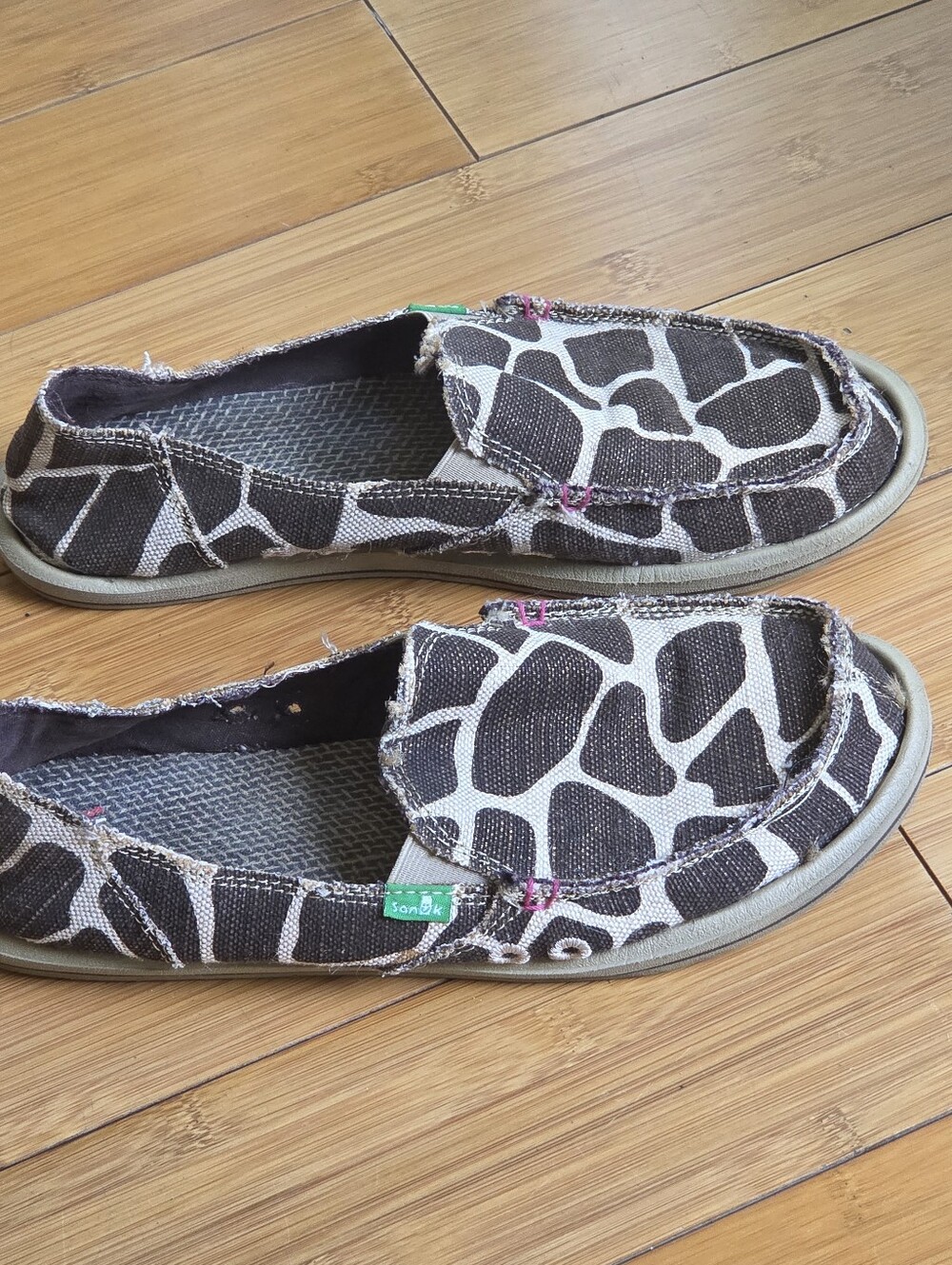 Sanuk Giraffe Print Flats I'm Game Sidewalk Surfer size 9